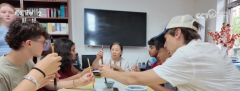 不少学生和家长来