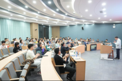 来自全校“形势取政策”课程组教研室副从任陈