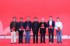 <b>江苏省文联原巡视员、省艺研会常务副杨企鹏</b>